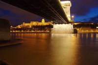 Ponte delle catene e palazzo reale