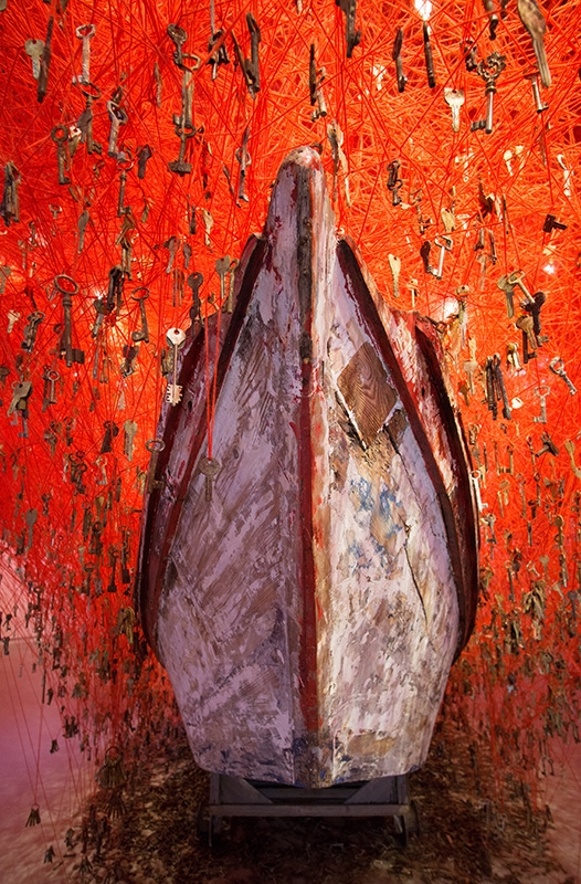 Venezia Agosto 2015 (92) Chiharu Shiota “The key in the hand”   Pad. Giappone, Biennale Venezia 2015